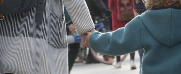 child and mother holding hands, sign of trust and intimacy